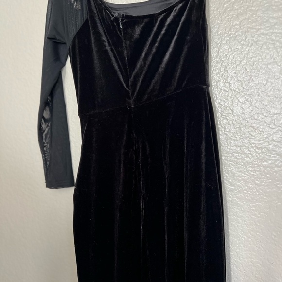 NWOT Lavish Style Black Velvet Mesh One-Shoulder Tulip Maxi Dress - Picture 6 of 8